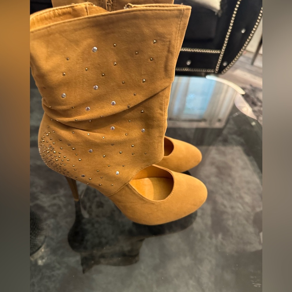 Brand NEW Heeled Shoe Sz 9